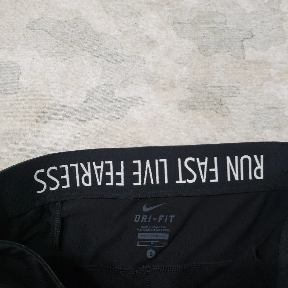 Nike Leggings Womens Small Black Capri Dri-Fit Pull‎ On